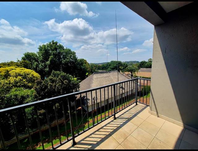 2 BEDROOM APARTMENT FOR SALE IN CLUBVIEW